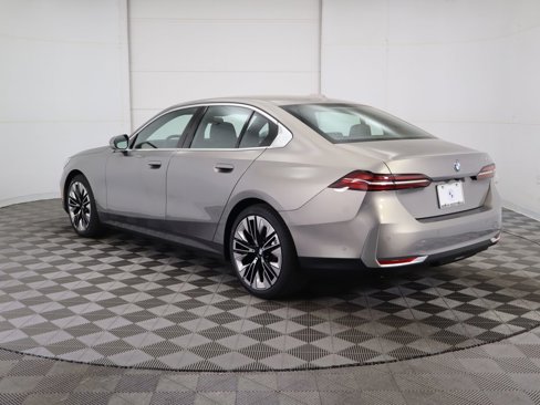 Used 2025 BMW 530i image 7