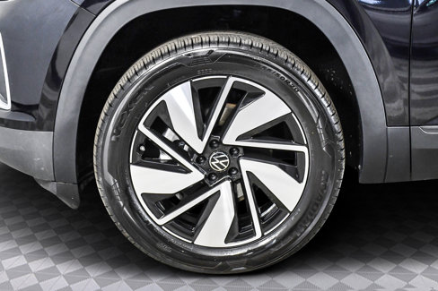 Used 2025 Volkswagen Atlas SE image 32