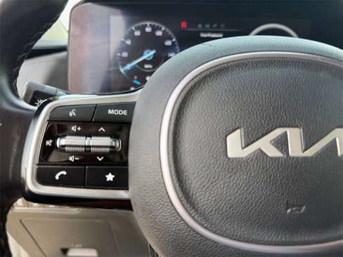 Used 2024 Kia Carnival SX image 25