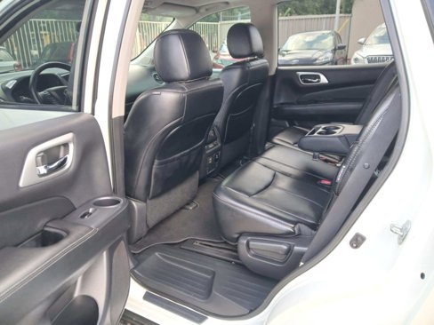 Used 2018 Nissan Pathfinder Platinum image 10