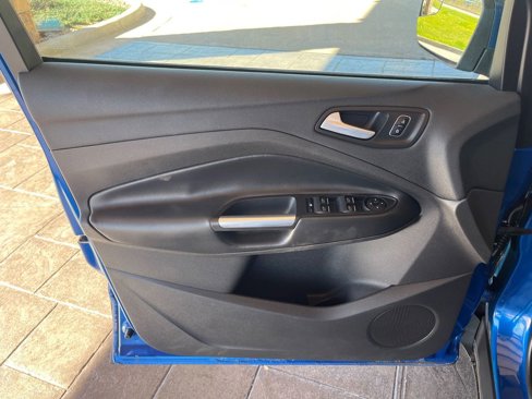 Used 2017 Ford Escape SE w/ Equipment Group 201A image 9