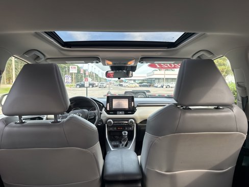 Used 2021 Toyota RAV4 XLE Premium image 29