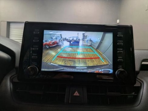 Used 2022 Toyota RAV4 SE w/ Carpet Mat Package (TMS) image 19