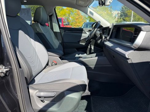 Certified 2025 Volkswagen Tiguan SE image 25