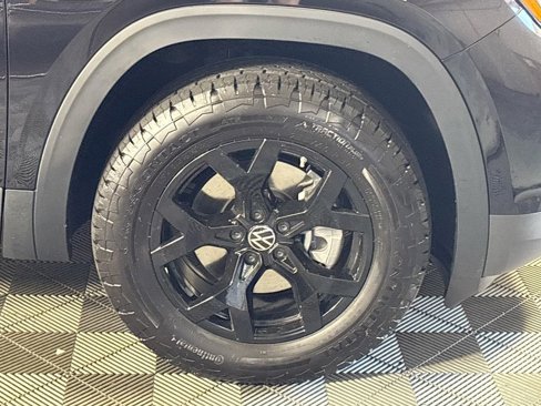 New 2025 Volkswagen Atlas Peak Edition SE image 24