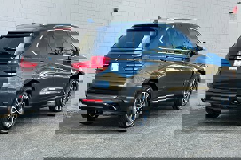 Used 2018 BMW X5 xDrive50i w/ Premium Package image 2