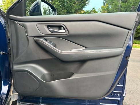 Used 2024 Nissan Rogue SV image 25