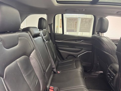 Used 2022 Jeep Grand Cherokee Limited image 13