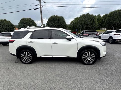 Used 2022 Nissan Pathfinder Platinum image 4
