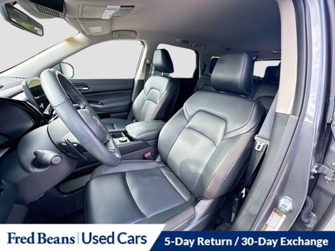 Used 2024 Nissan Pathfinder SL w/ Black Appearance Package image 22