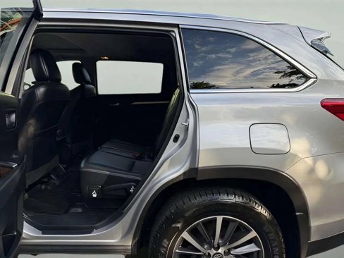 Used 2019 Toyota Highlander XLE image 19