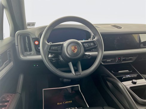 Used 2025 Porsche Cayenne image 25