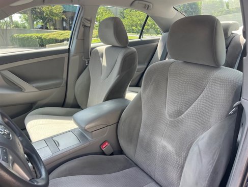 Used 2010 Toyota Camry LE image 19