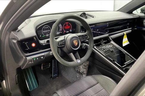 New 2025 Porsche Panamera 4 image 4