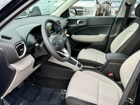 Used 2024 Hyundai Venue SEL image 8