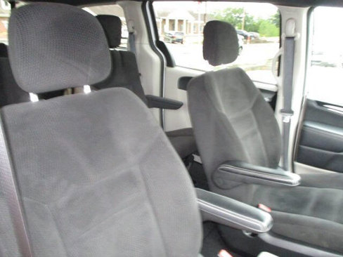 Used 2016 Dodge Grand Caravan SE image 30