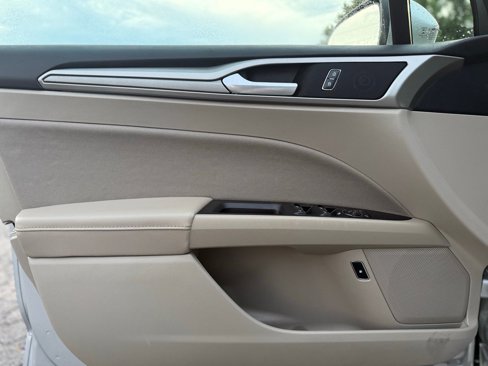 Used 2019 Ford Fusion SE image 14