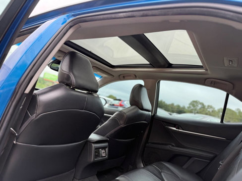 Used 2018 Toyota Camry XSE image 9