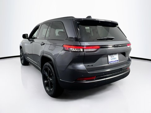 Used 2023 Jeep Grand Cherokee Altitude image 7