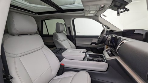 New 2025 Ford Expedition Active image 42