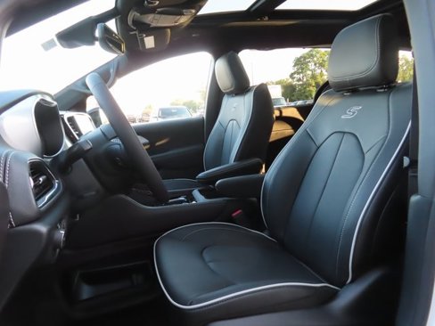 New 2026 Chrysler Pacifica Limited image 20