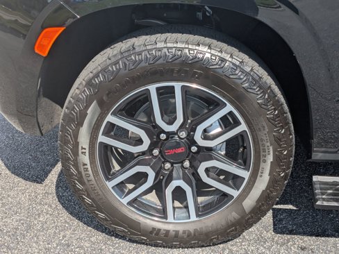 Used 2023 GMC Yukon XL AT4 image 10