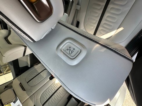Used 2023 Rivian R1S Adventure image 29
