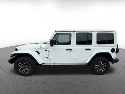 Used 2025 Jeep Wrangler Sahara image 9