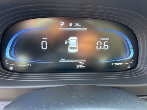 Used 2025 Hyundai Venue SEL image 15