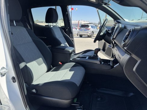 Used 2021 Toyota Tacoma TRD Off-Road image 15