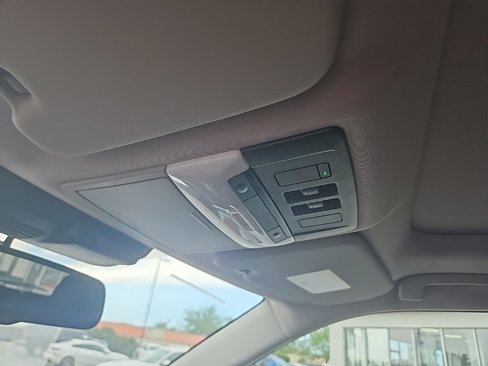 New 2025 Mitsubishi Outlander SE image 21