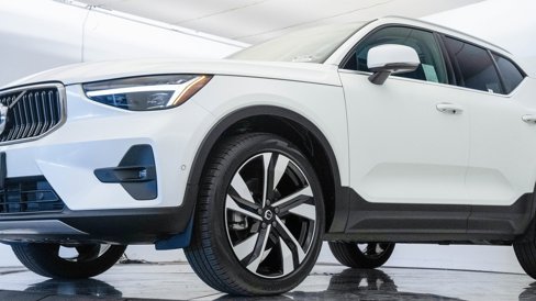 Certified 2025 Volvo XC40 B5 Plus w/ Climate Package image 10
