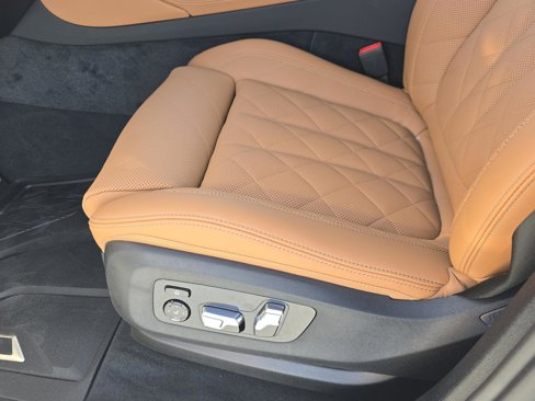 New 2026 BMW X6 M60i w/ Executive Package image 18