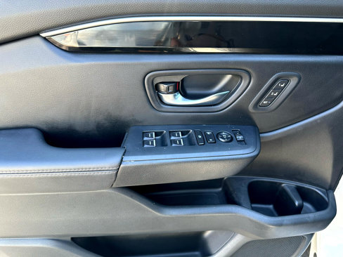 Used 2024 Honda Pilot Touring image 9