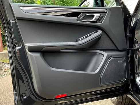 New 2026 Porsche Macan image 16