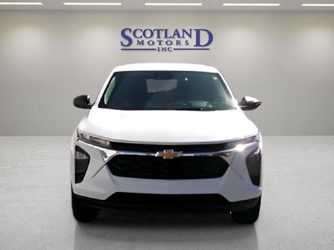 Used 2025 Chevrolet Trax LS image 3