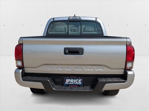 Used 2018 Toyota Tacoma SR image 6