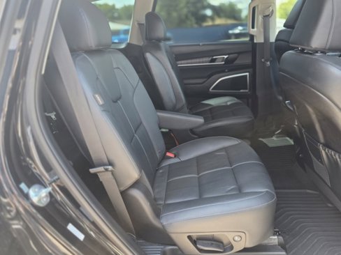 Used 2024 Kia Telluride EX w/ EX Captain's Chair Package image 28
