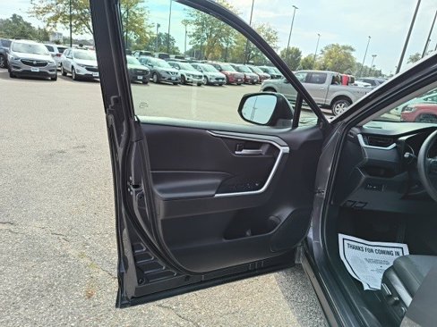 Used 2022 Toyota RAV4 XLE image 10