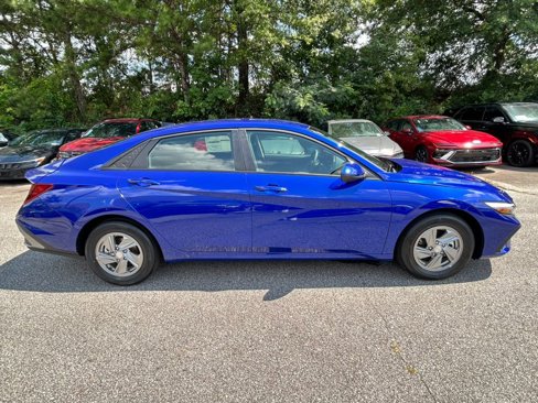 Used 2025 Hyundai Elantra SE image 4