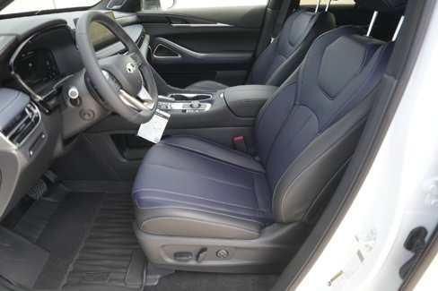 New 2026 INFINITI QX60 Luxe w/ Dark Cargo Package image 7