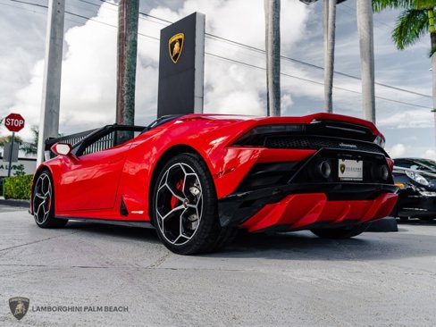 Used 2021 Lamborghini Huracan EVO image 5