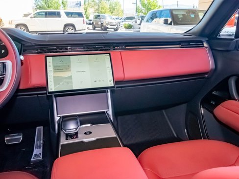 Used 2025 Land Rover Range Rover SV image 37