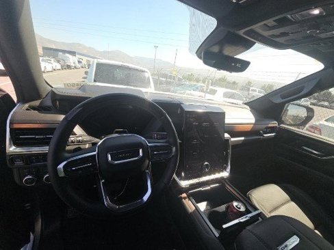 Used 2025 GMC Yukon XL Denali image 4