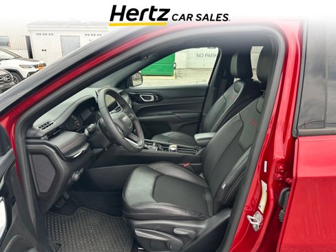 Used 2025 Jeep Compass Trailhawk image 8