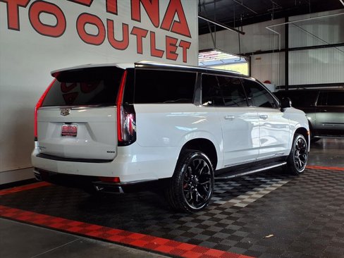 Used 2023 Cadillac Escalade ESV Premium Luxury image 8