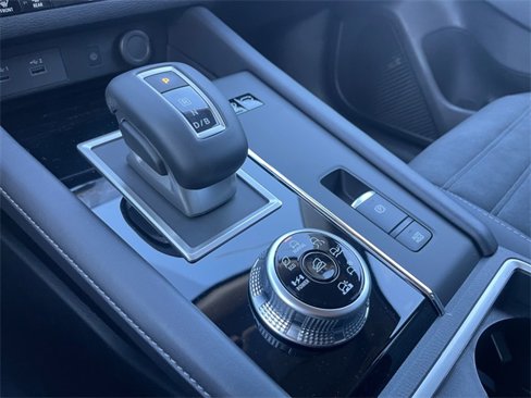 New 2025 Mitsubishi Outlander SE image 13