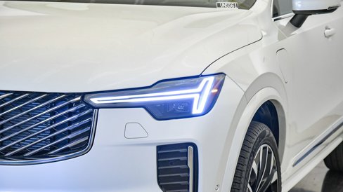New 2025 Volvo XC90 T8 Plus w/ Protection Package Premier image 9