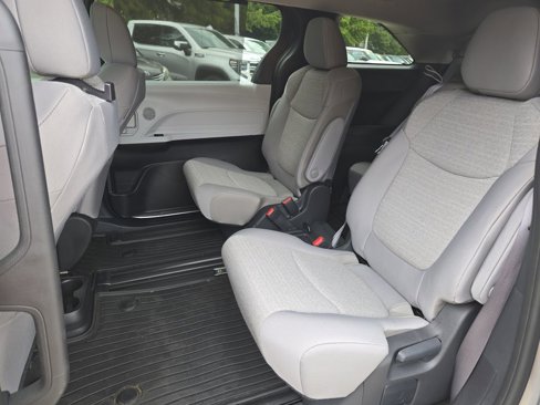 Certified 2025 Toyota Sienna LE image 16