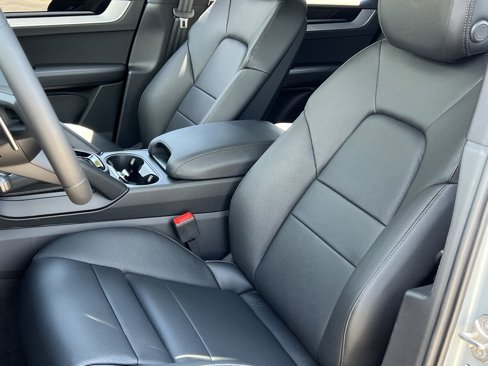 New 2025 Porsche Cayenne image 5
